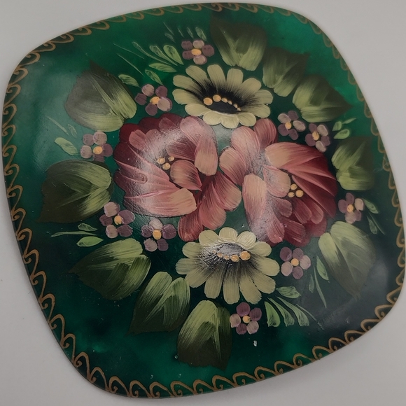 Handmade Russian Lacquered Floral Brooch - Picture 3 of 4